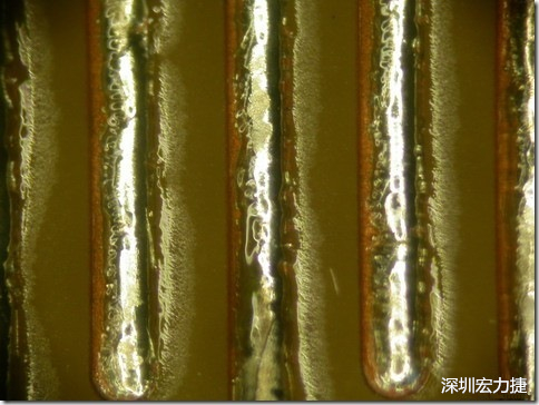 經(jīng)過168小時的高溫高濕環(huán)境實驗后，此錫膏的最低SIR還可達(dá)到500,000,000 ohms，取LOG10為108.70，但是可以看到焊錫的邊上還有未吃錫的露銅，表示其吃錫狀況比較差