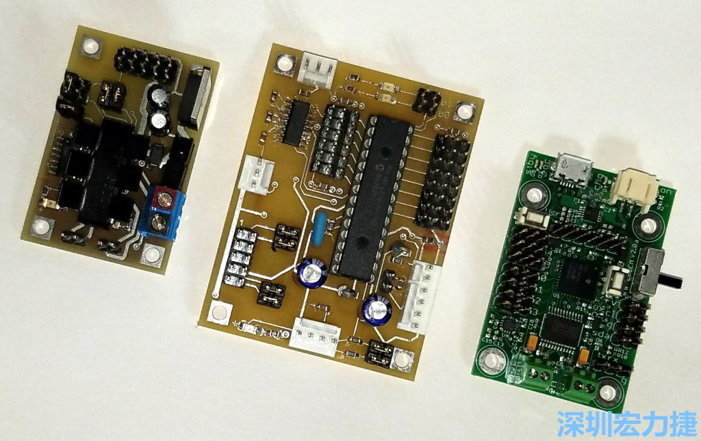 透過機器PCBA組裝，可以讓右邊那塊小板子做到左邊兩塊板子加在一起可以做的事