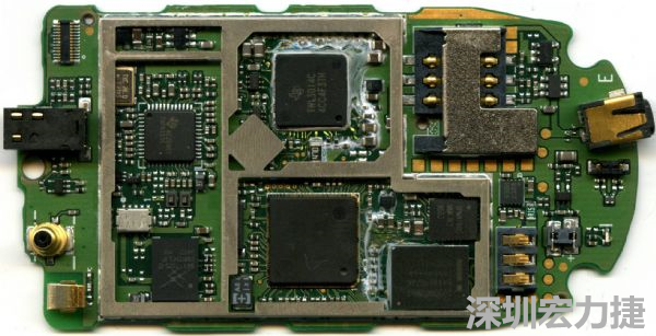 在射頻、核心處理器、高速記憶體等高頻元件區(qū)塊，可使用金屬屏蔽方式改善產(chǎn)品EMI影響問題。