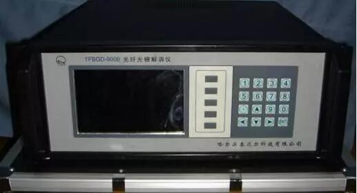 先將你要抄板的PCB板放到掃描儀中，啟動(dòng)掃描儀