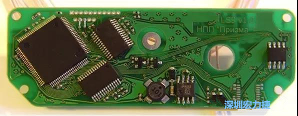 圖5：帶旋轉(zhuǎn)芯片功能的任意角度布線是給這種電路板布線的唯一方法。