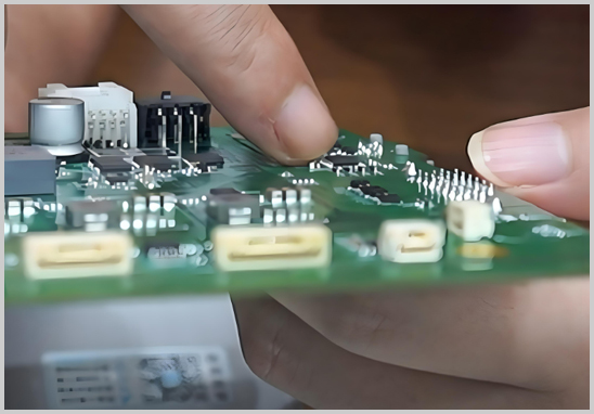 PCBA加工中焊點(diǎn)為什么會(huì)開裂？常見原因與實(shí)用解決方案